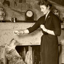 Prinsesse Astrid med hunden Bobben, 1954 (Foto: NTB. Det kongelige hoffs fotoarkiv)